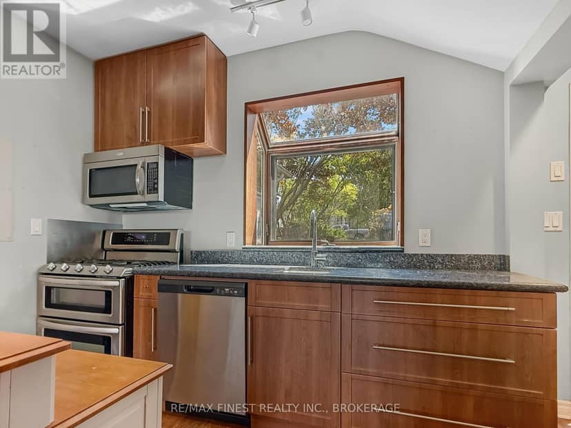 9 Point Crescent — photo 12 of 34