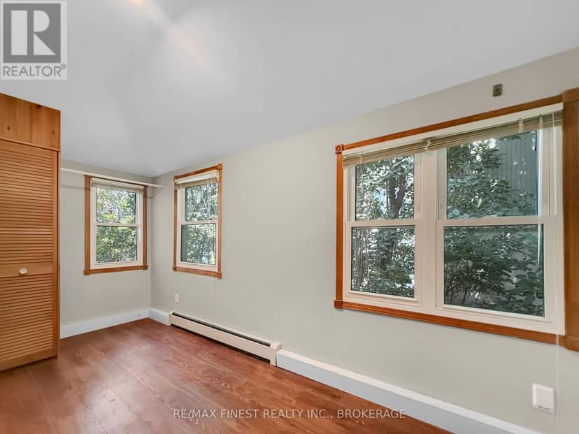 9 Point Crescent — photo 18 of 34