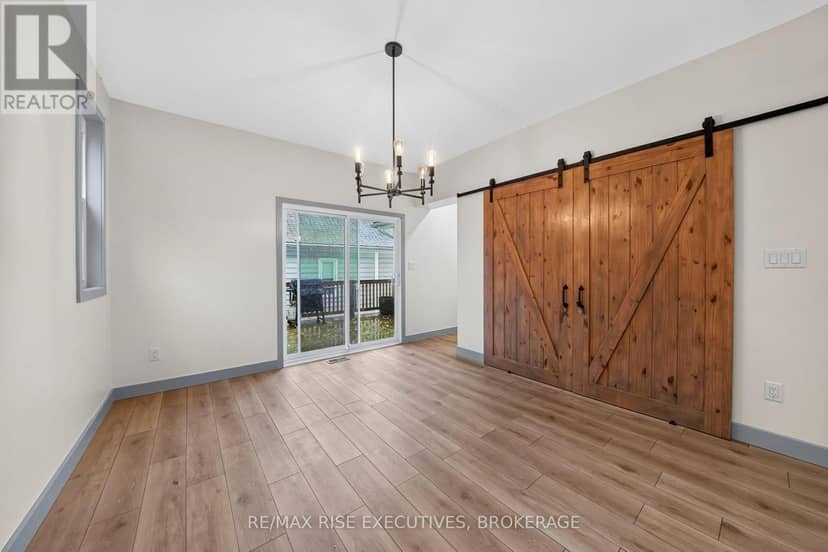 675 Collins Bay Road — photo 10 of 37