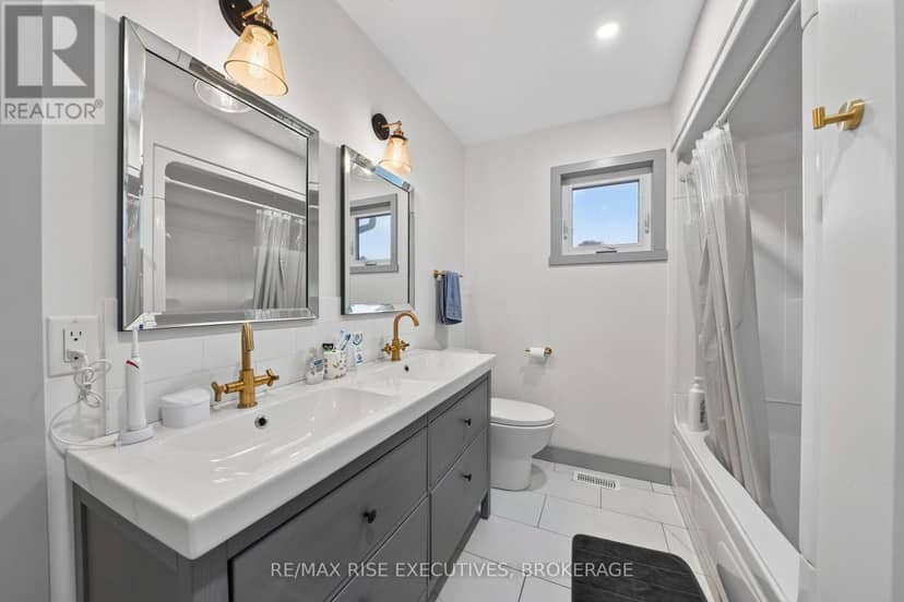 675 Collins Bay Road — photo 16 of 37