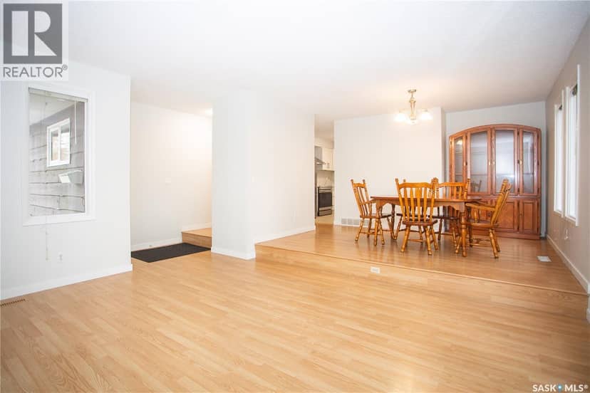 114 Willoughby CRESCENT — photo 16 of 40