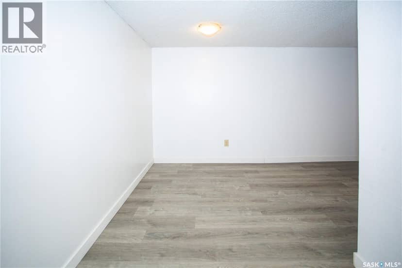 114 Willoughby CRESCENT — photo 37 of 40