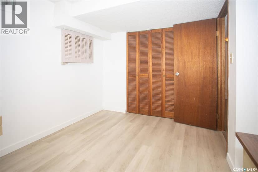 114 Willoughby CRESCENT — photo 40 of 40