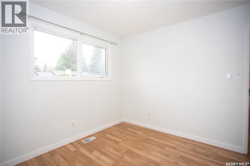 114 Willoughby CRESCENT — photo 26 of 40
