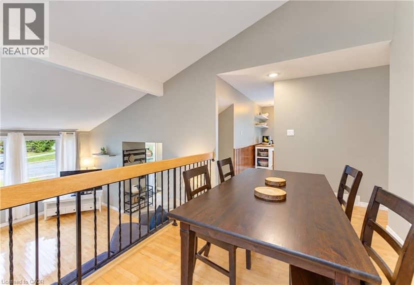 102 TOYNBEE Crescent — photo 10 of 40