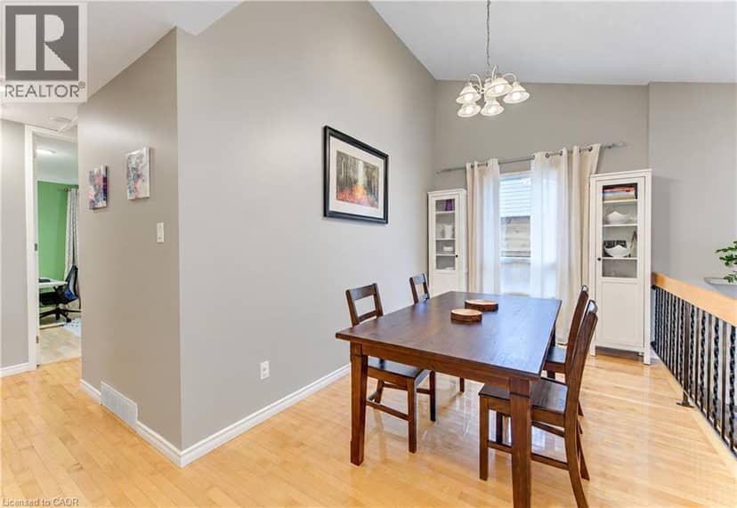 102 TOYNBEE Crescent — photo 17 of 40