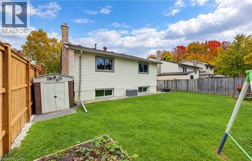102 TOYNBEE Crescent — photo 36 of 40