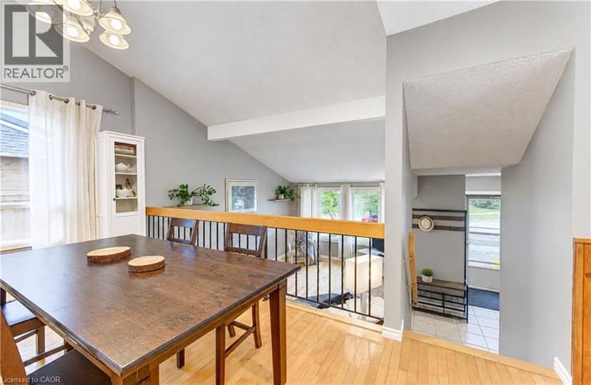 102 TOYNBEE Crescent — photo 9 of 40