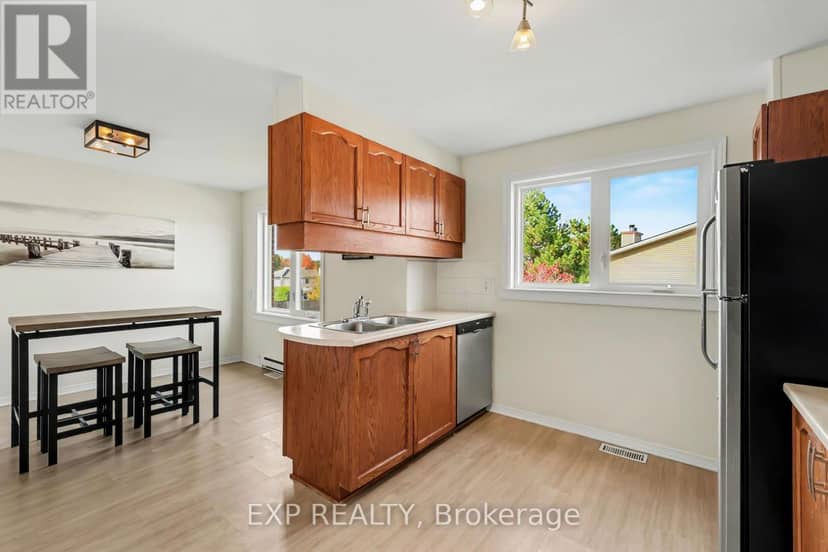 1848 Summerfields Crescent — photo 14 of 32
