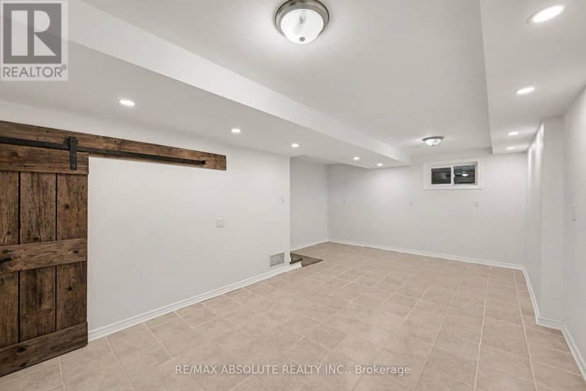 13 Spruce Crescent — photo 24 of 37