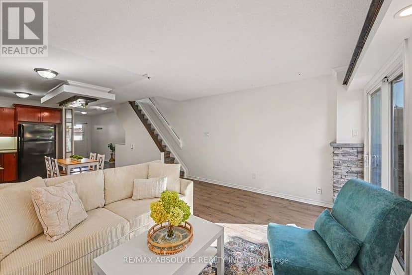 13 Spruce Crescent — photo 9 of 37