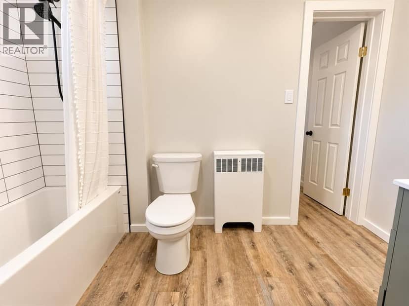320 4 Avenue W — photo 12 of 15