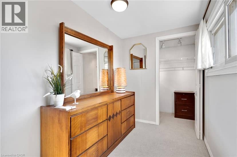 28 MACPHERSON Crescent — photo 36 of 40