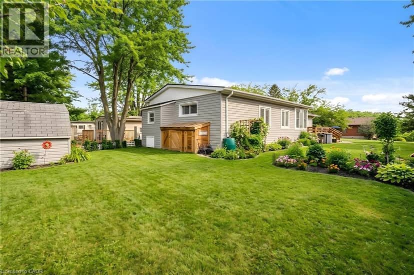28 MACPHERSON Crescent — photo 38 of 40