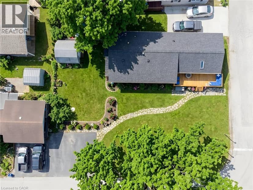 28 MACPHERSON Crescent — photo 40 of 40
