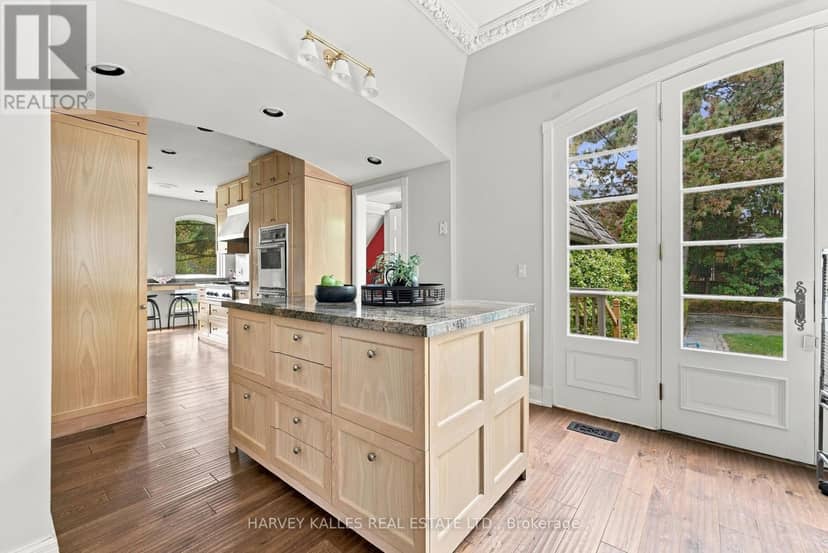 148 Strathallan Boulevard — photo 17 of 40
