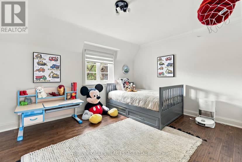148 Strathallan Boulevard — photo 32 of 40