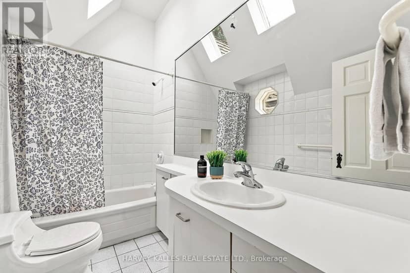 148 Strathallan Boulevard — photo 34 of 40