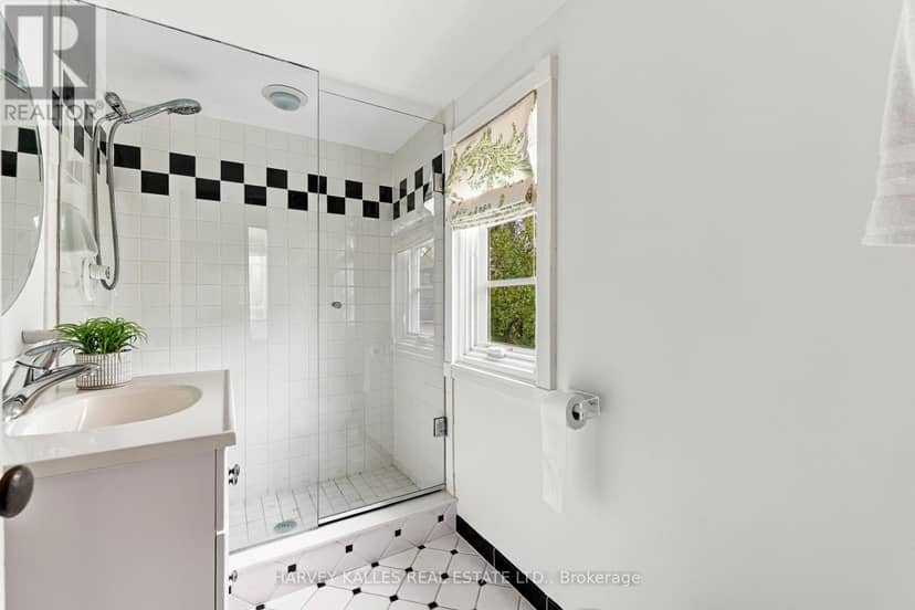 148 Strathallan Boulevard — photo 37 of 40