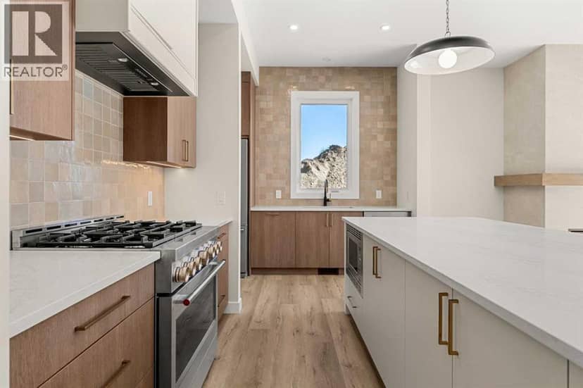 725 53 Avenue SW — photo 9 of 40
