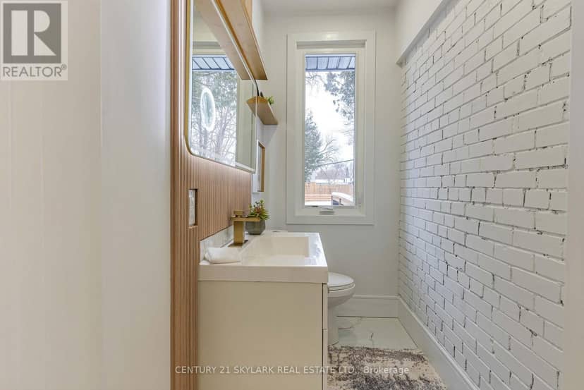 208 Gainsborough Road — photo 14 of 40