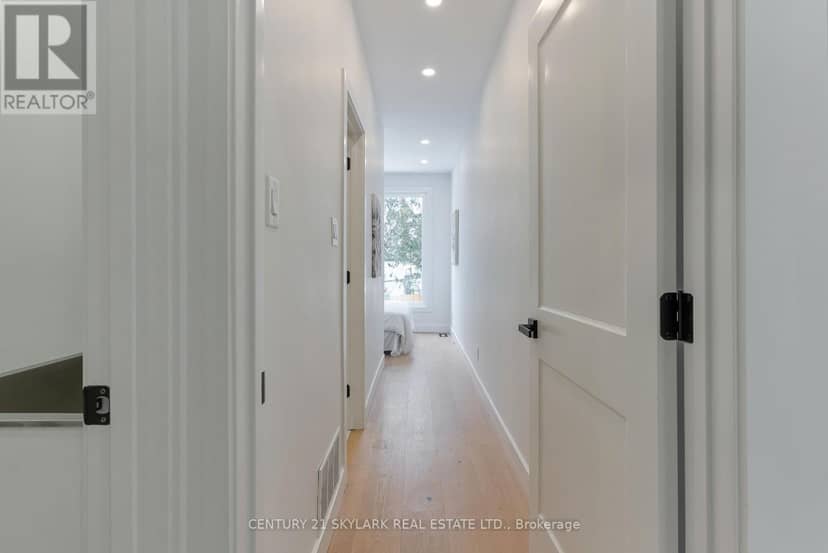 208 Gainsborough Road — photo 18 of 40