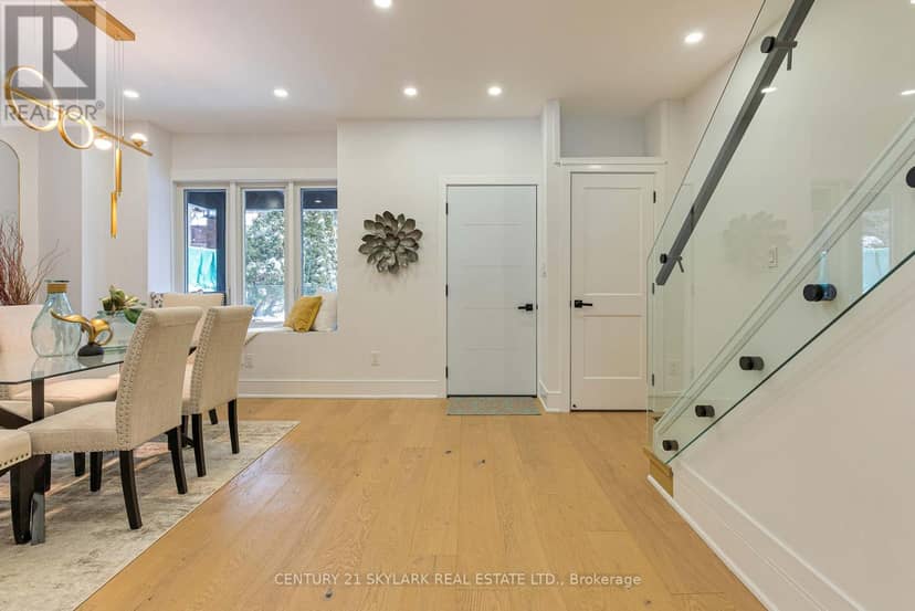 208 Gainsborough Road, Toronto, photo 3