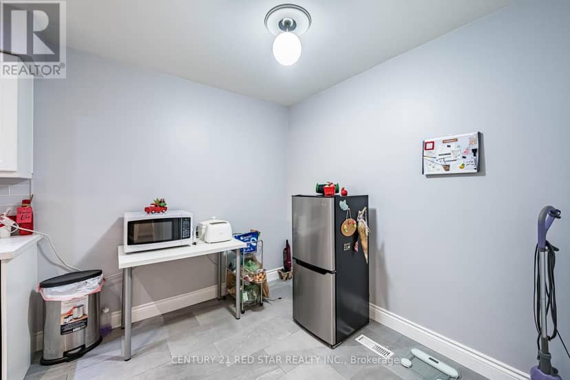 266 Simonston Boulevard — photo 11 of 40