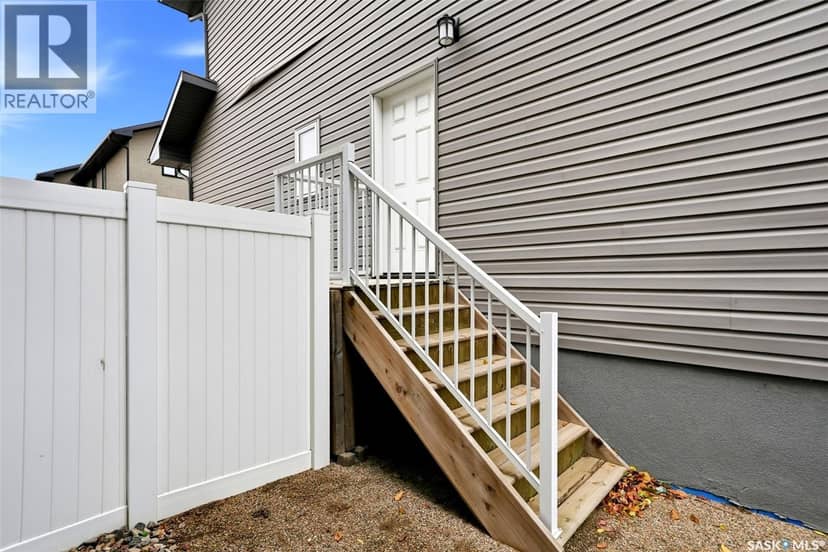 5213 Canuck CRESCENT — photo 37 of 38