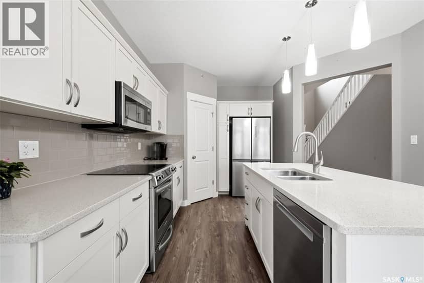5213 Canuck CRESCENT — photo 9 of 38