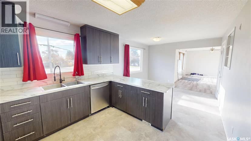 402 Main STREET — photo 4 of 40