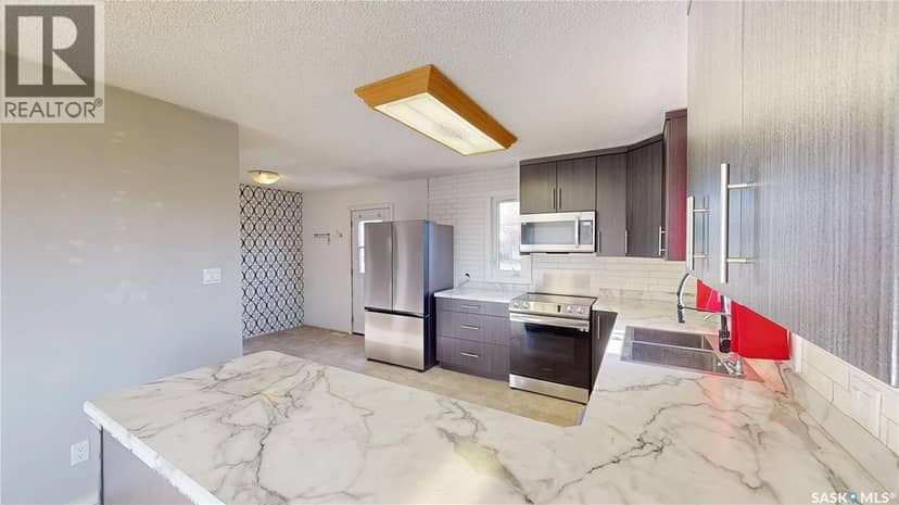 402 Main STREET — photo 6 of 40