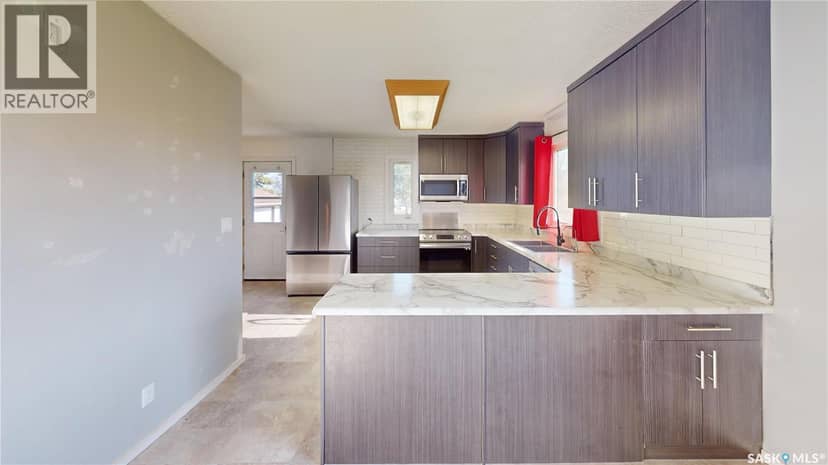 402 Main STREET — photo 7 of 40