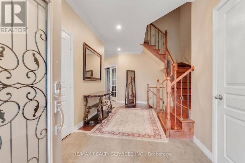 16 Sistine Court, Hamilton, photo 4