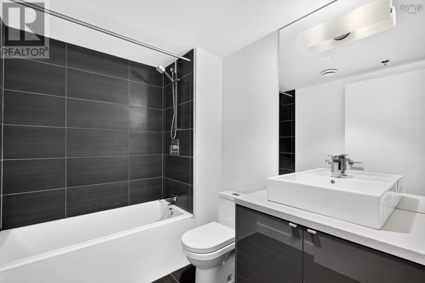 522 1065 Barrington Street — photo 25 of 33
