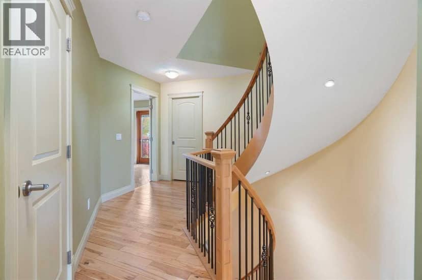 2323 22 Avenue SW — photo 22 of 40