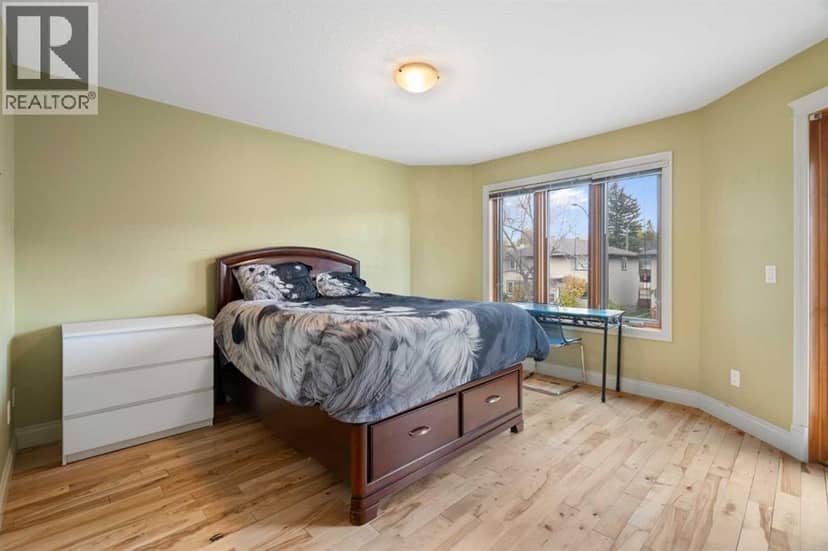 2323 22 Avenue SW — photo 23 of 40