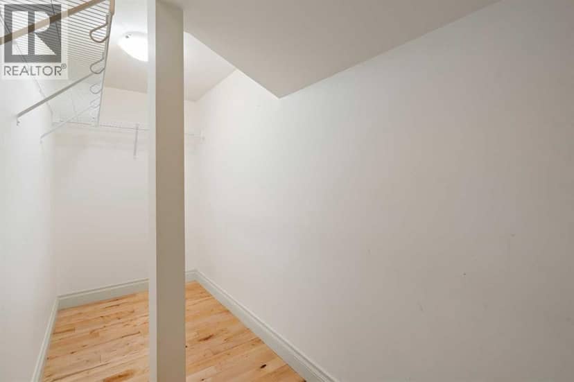 2323 22 Avenue SW — photo 33 of 40