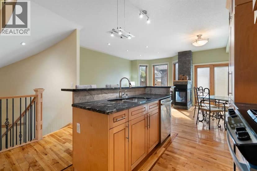 2323 22 Avenue SW — photo 11 of 40
