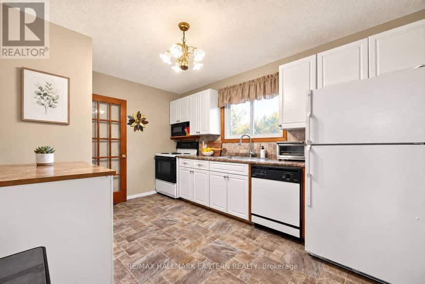844 Florell Drive — photo 9 of 32