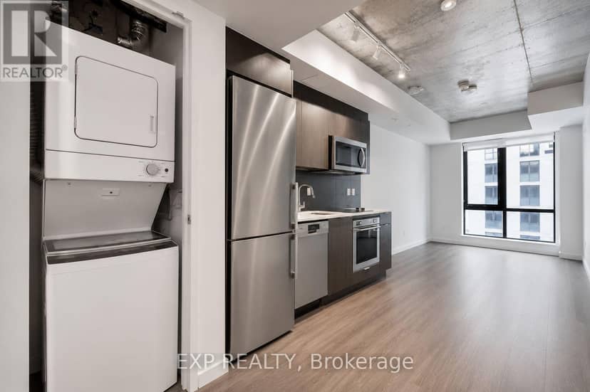 1009 - 105 Champagne Avenue S — photo 26 of 32