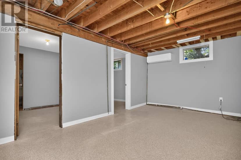 2587 Sackville Drive — photo 18 of 40