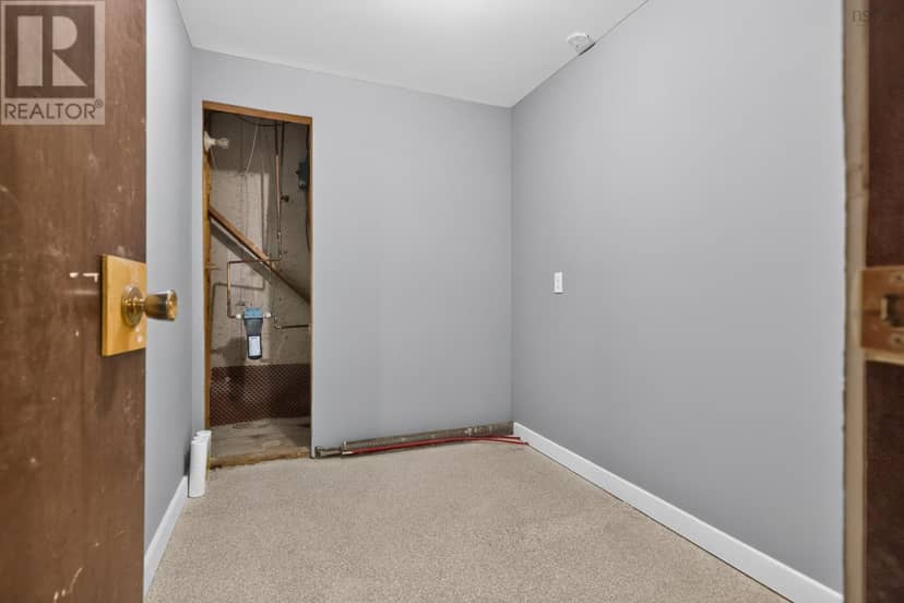 2587 Sackville Drive — photo 19 of 40