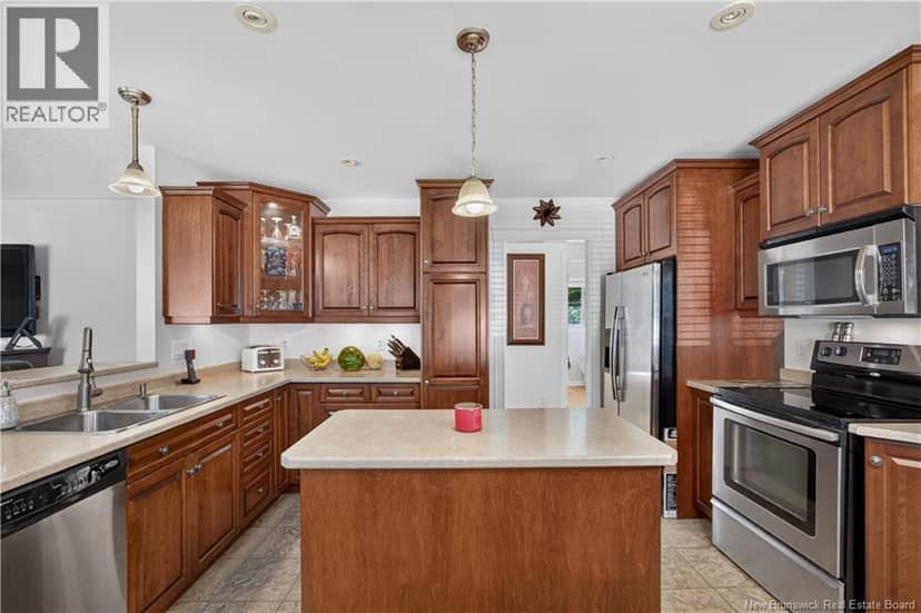 380 Sunset Avenue — photo 12 of 37
