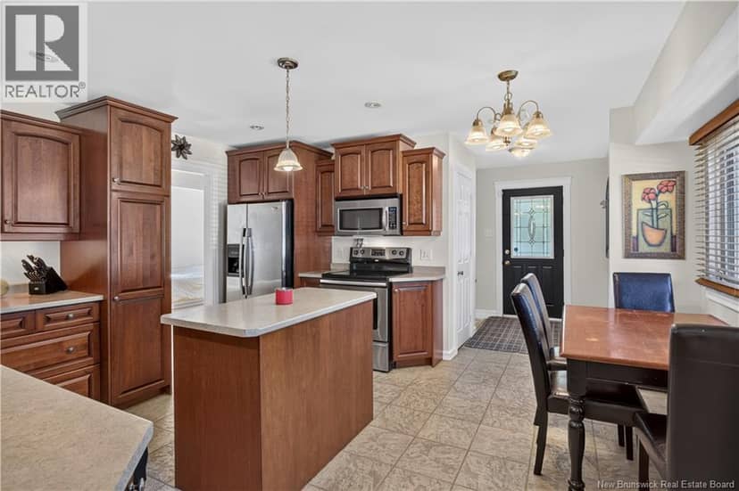 380 Sunset Avenue — photo 10 of 37
