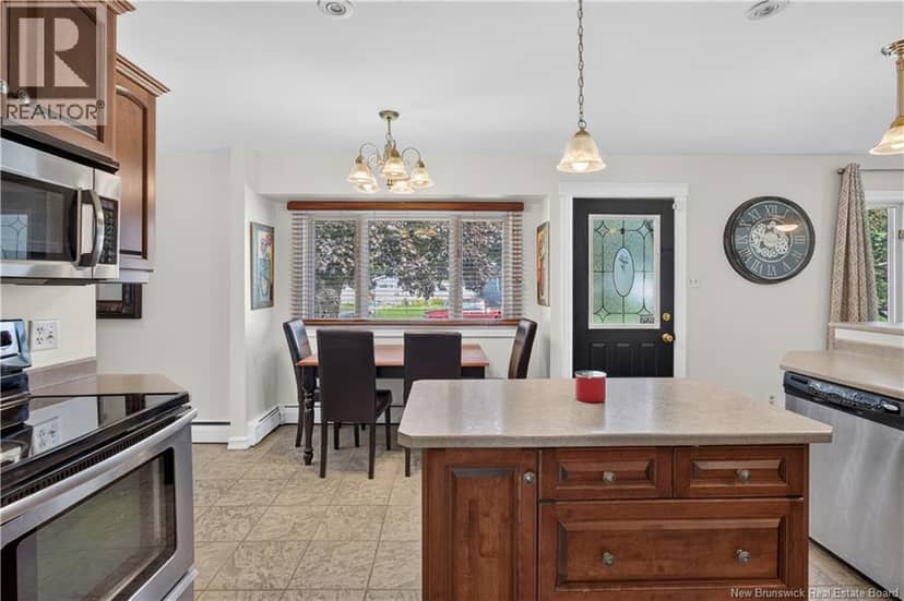 380 Sunset Avenue — photo 9 of 37