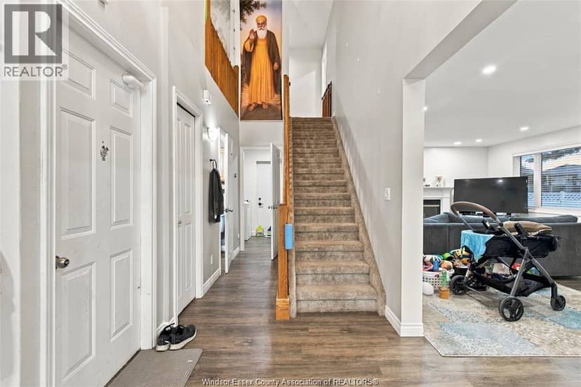 2920 Strawberry Drive — photo 12 of 32