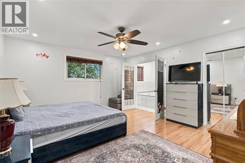 2920 Strawberry Drive — photo 15 of 32