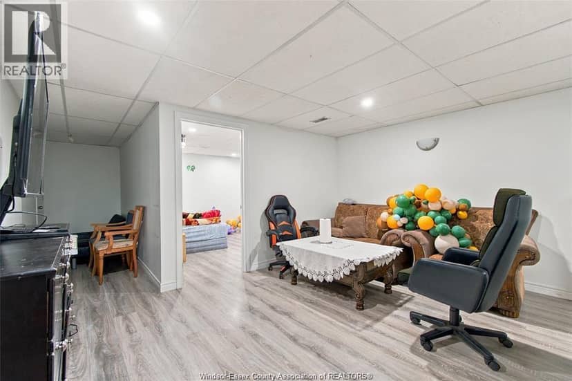 2920 Strawberry Drive — photo 23 of 32