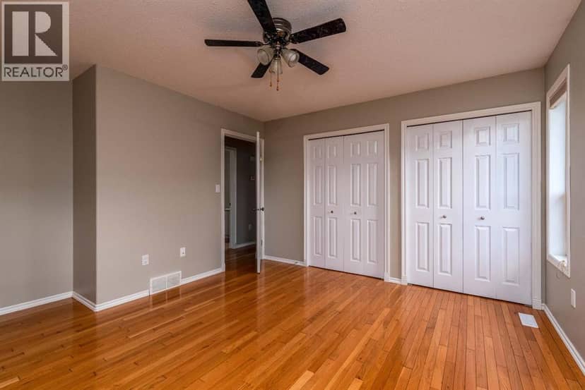 3404 65 Avenue — photo 15 of 37
